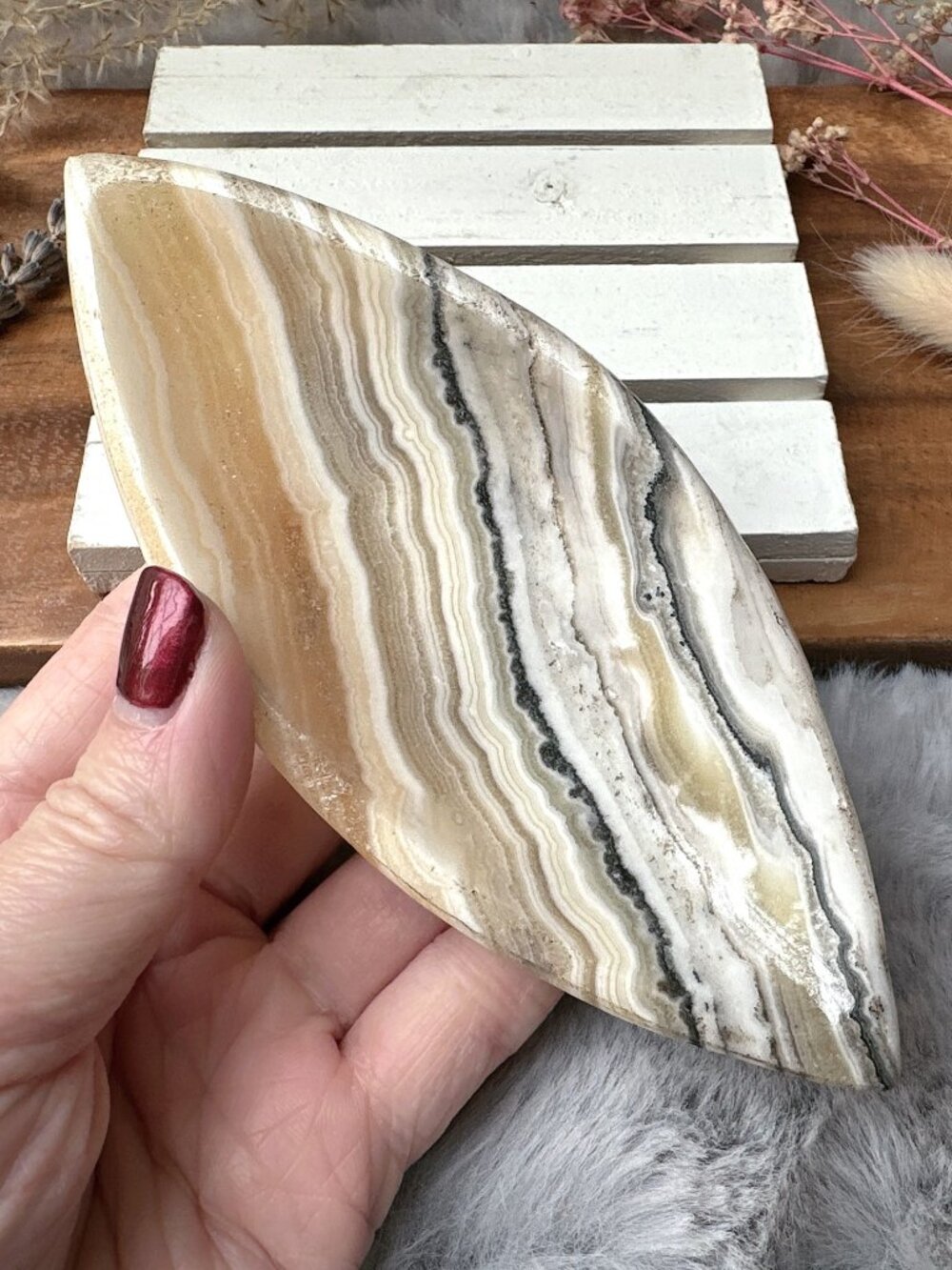 Beautiful Small Mexican Zebra Onyx/Calcite Leaf Bowl/Dish
